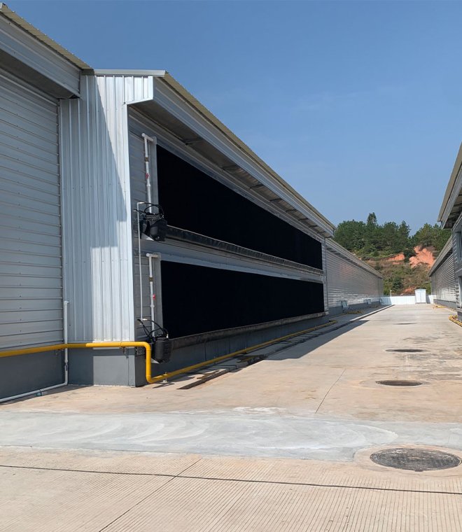 Evaporating cooling pad system